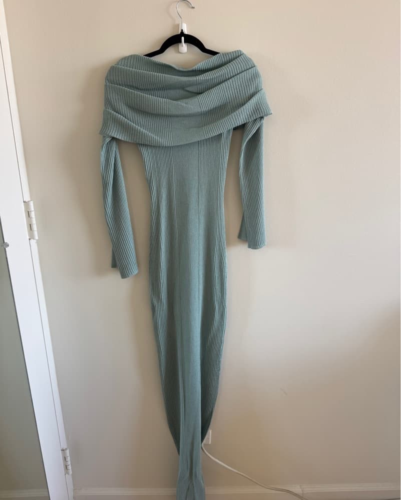Seroya Xenia Off-Shoulder Maxi Dress - Image 3