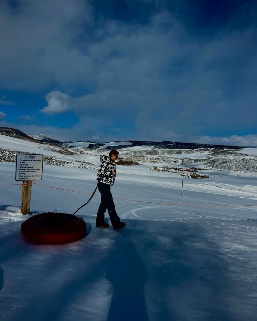 Stylish Snow Pants for Outdoor Adventures - Image 2
