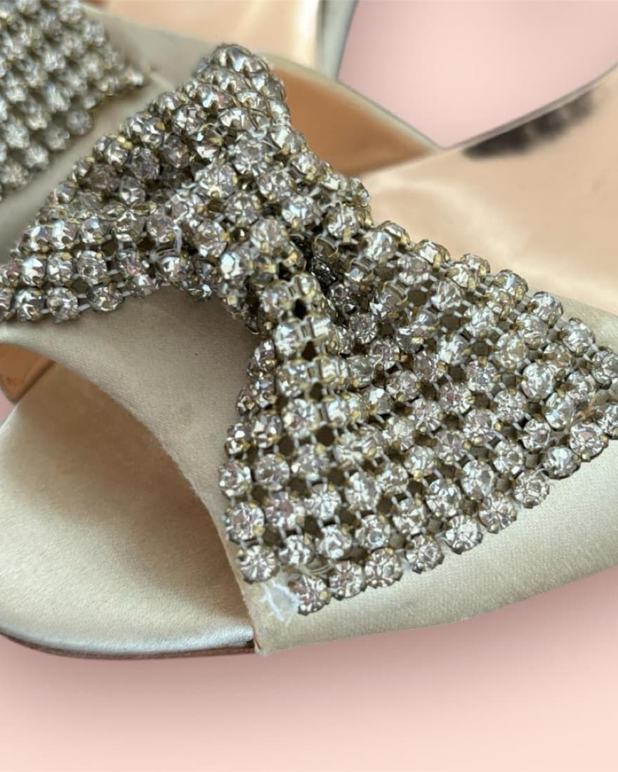 BADGLEY MISCHKA CREAM 4 INCH PUMPS - Image 2