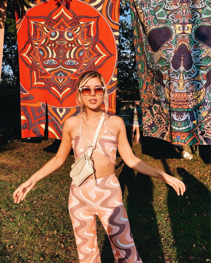 Retro Squigle Festival Outfit  - Image 2