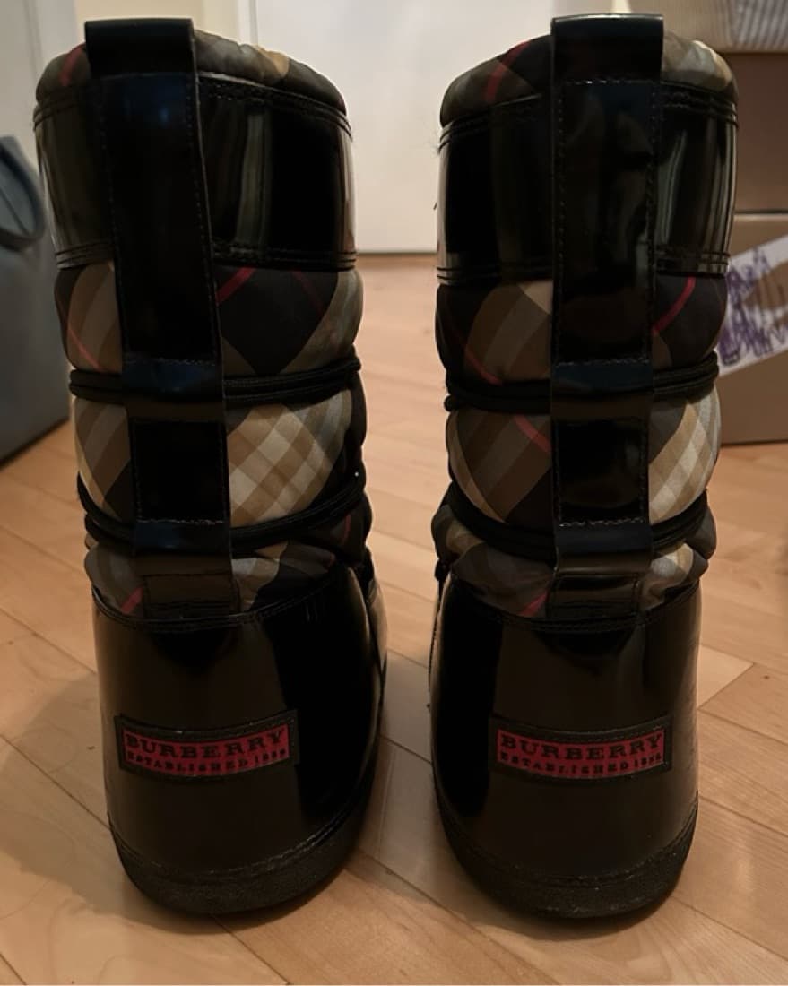 Burberry Snow Boots / Moon Boots  - Image 5