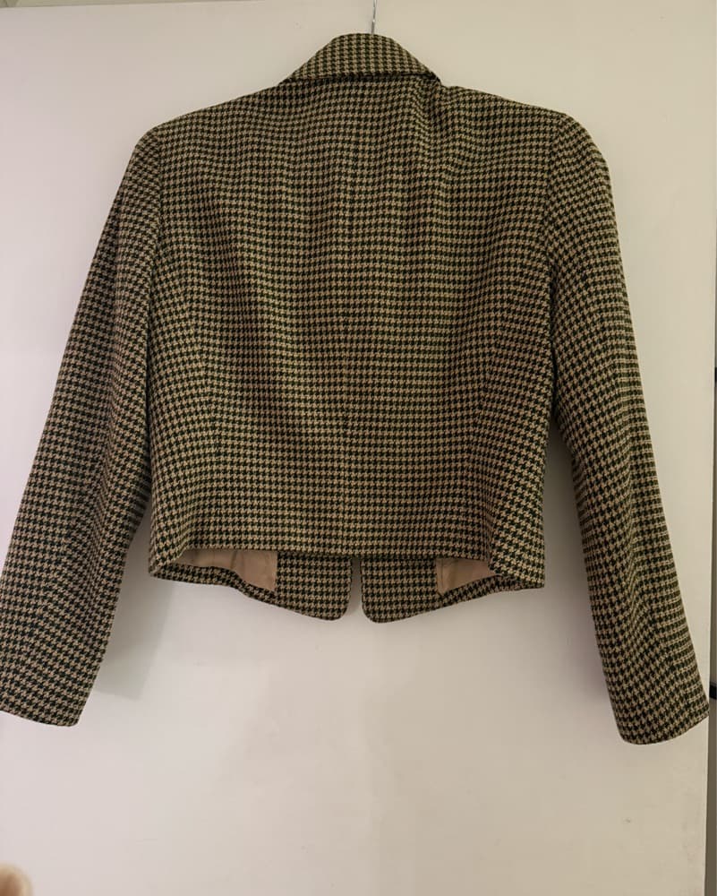 Chic Houndstooth Cropped Jacket - Image 3