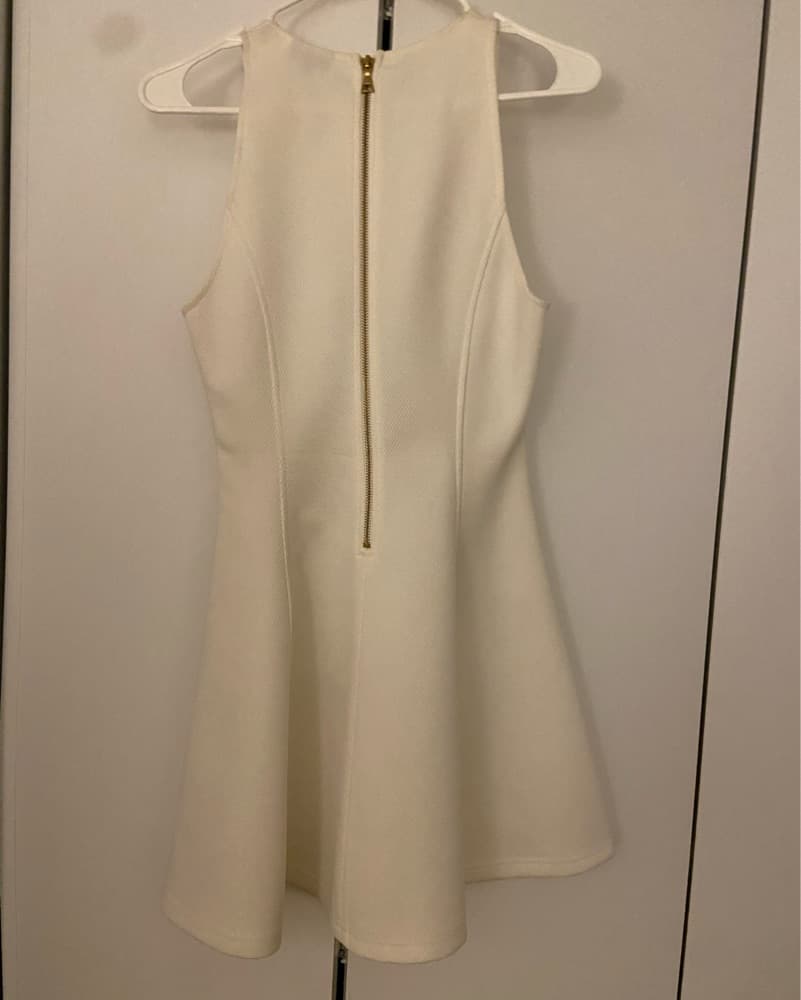 Elegant Cream Sleeveless Dress - Image 2