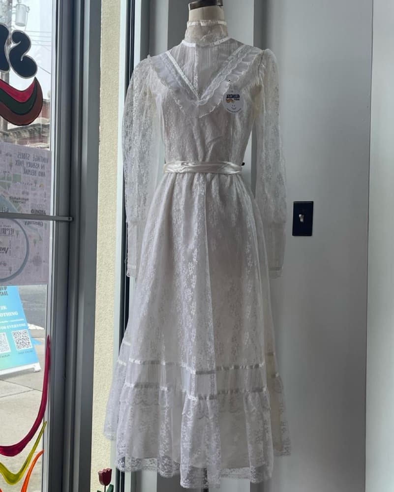 1970’s Cottage Core White Lace Dress - Image 2