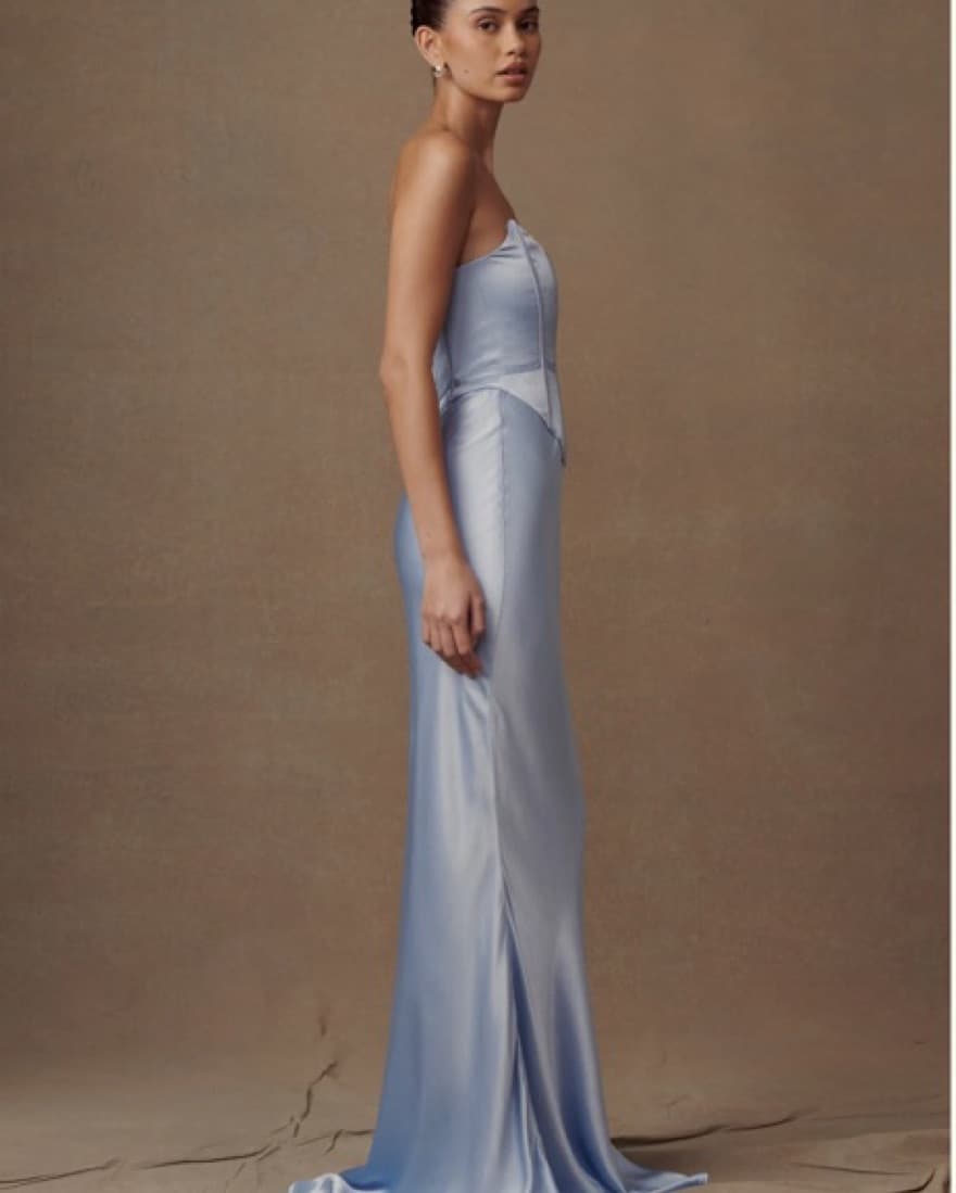 Elegant Strapless Satin Gown - Image 4