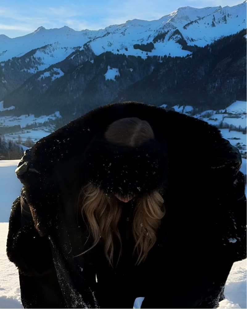Chic Fur-Trimmed Winter Coat - Image 3