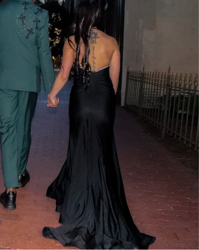 Captivating Satin Gown with Alluring Silhouette - Image 4