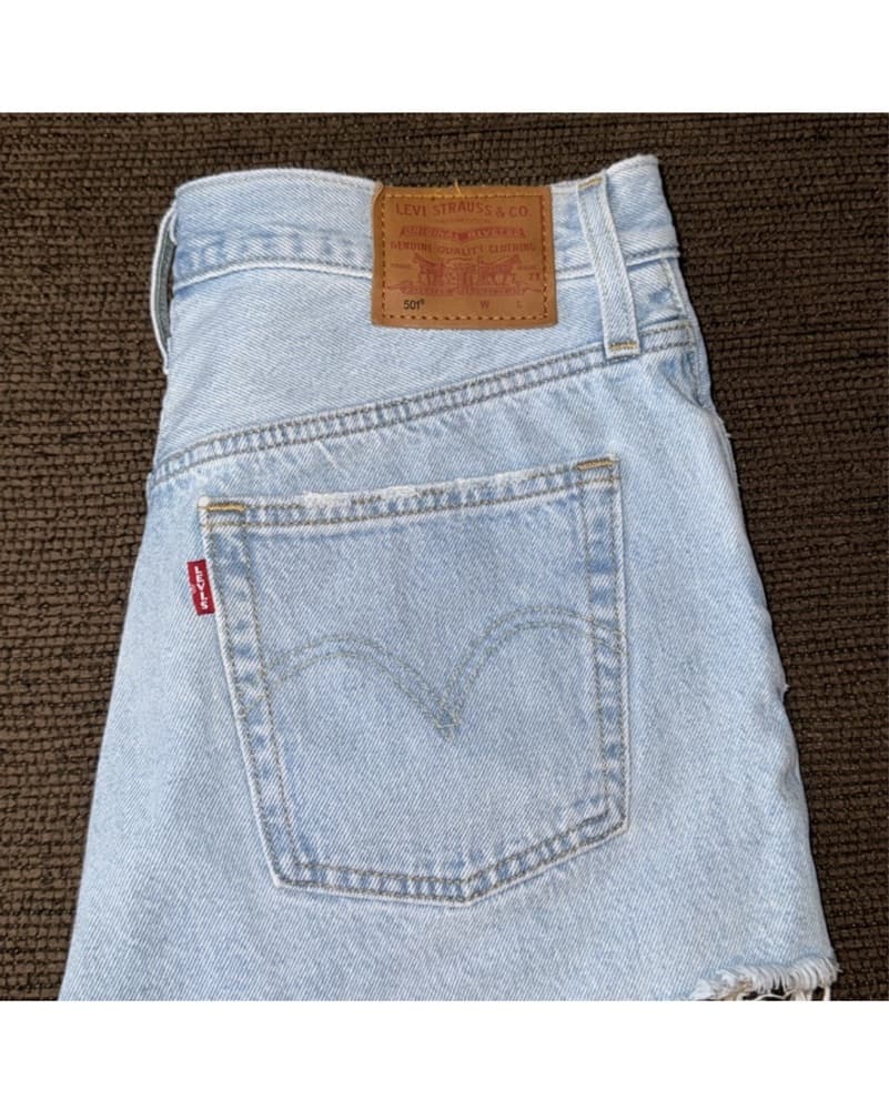Levi Shorts Women’s Size 27 - Image 2