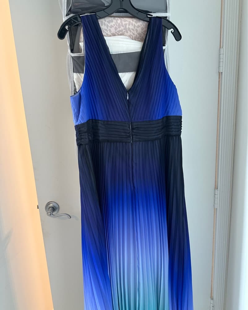 Mesmerizing Ombre Pleated Maxi Dress - Image 5
