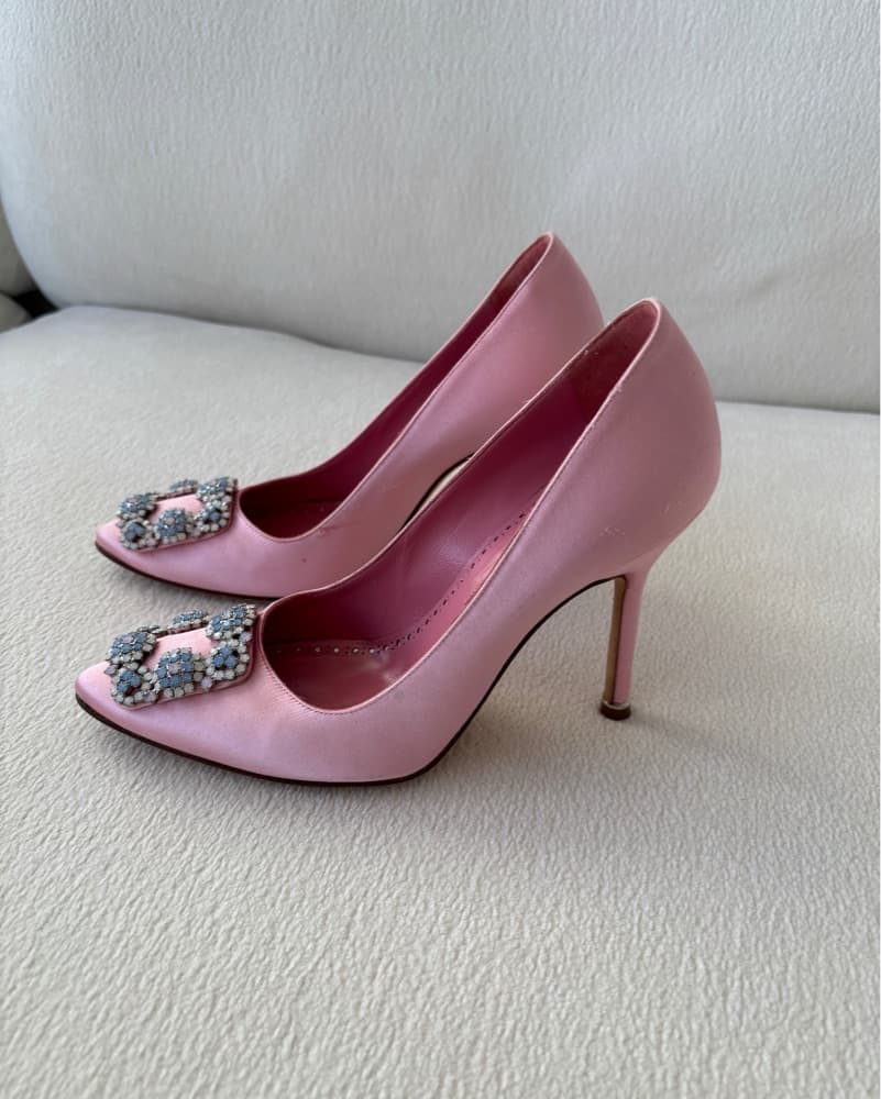 Manolo Blahnik Hangisi Pumps 36.5 - Image 2
