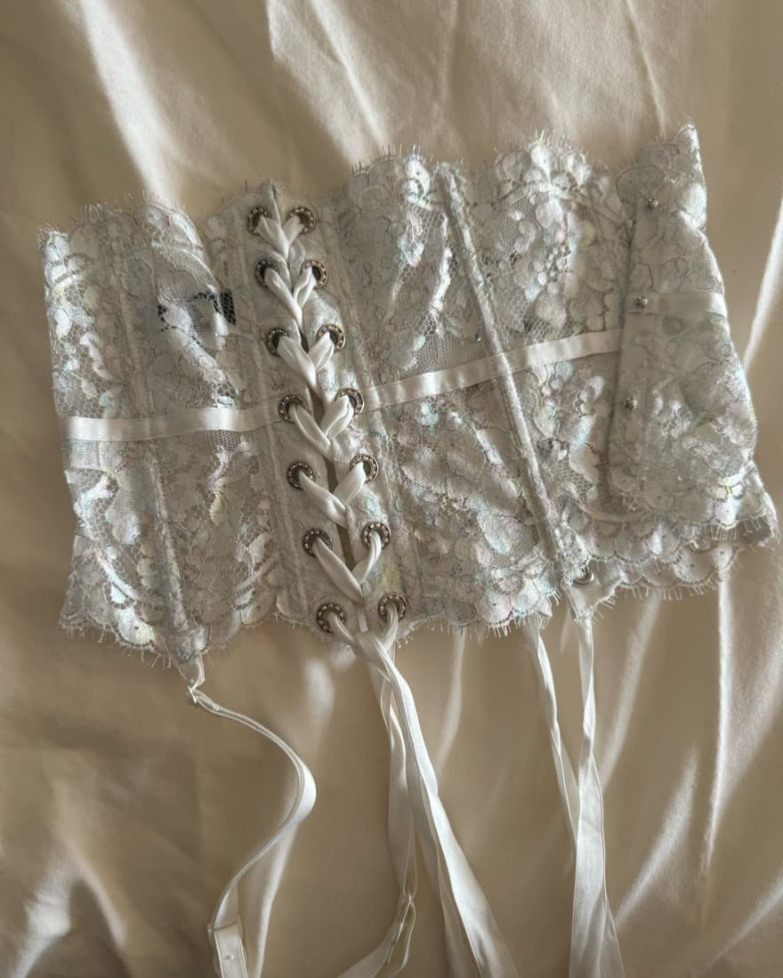 RUNWAY PIECE VIctorias Secret Garter - Image 1