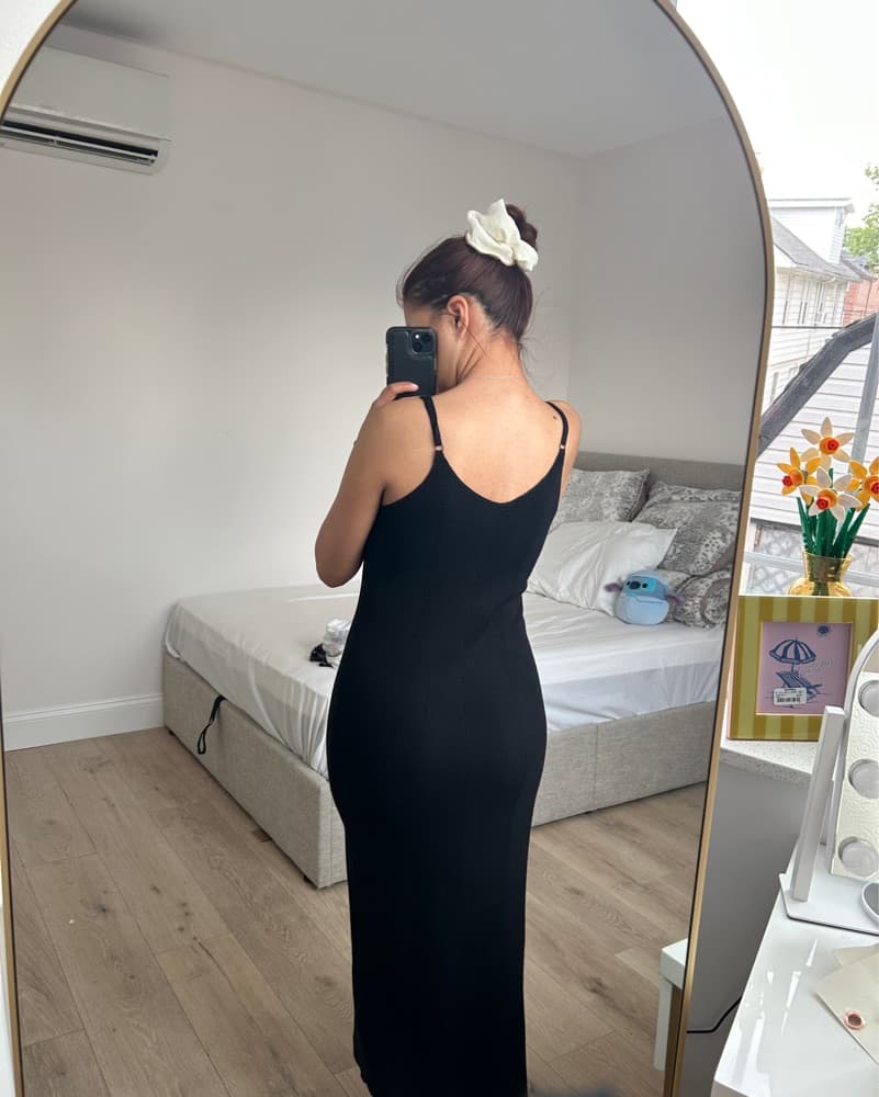 Sleek and Sophisticated Black Maxi Dress - Image 3
