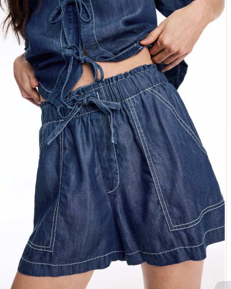 Stylish Blue Patch Pocket Shorts - Image 1