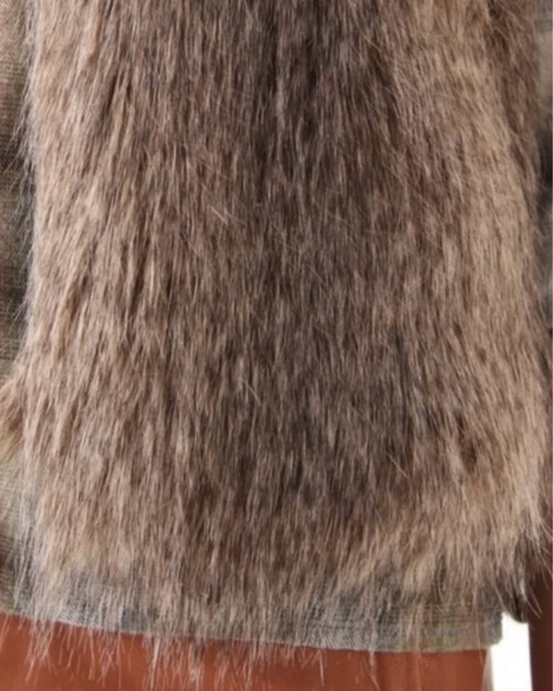 Club Monaco Chic Faux Fur Vest - Image 3