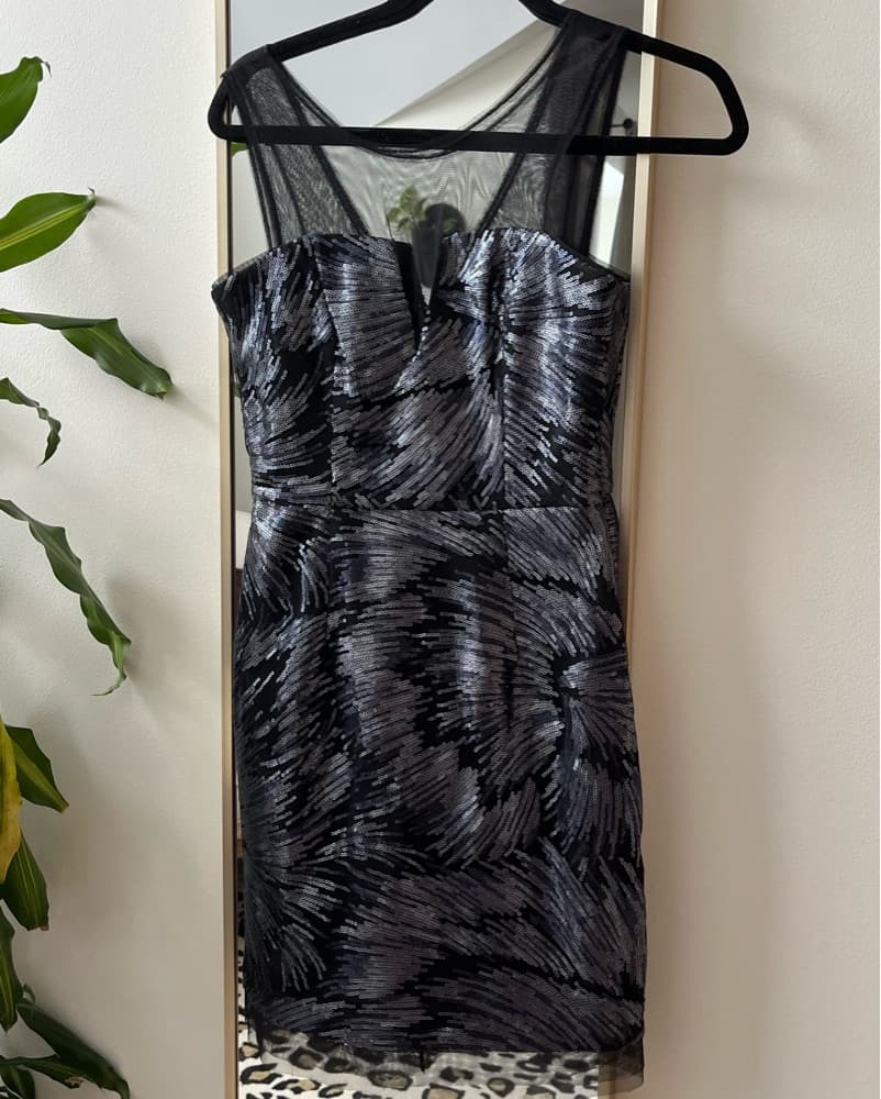 Shimmering Sequin Bodycon Dress - Image 2