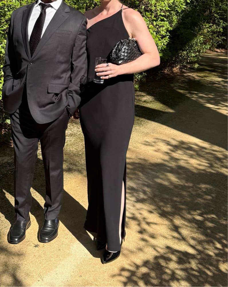 Sleek One-Shoulder Black Gown - Image 4