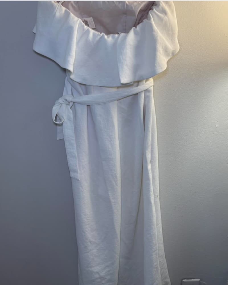 Elegant White Aritzia Robe Jumpuit - Image 2