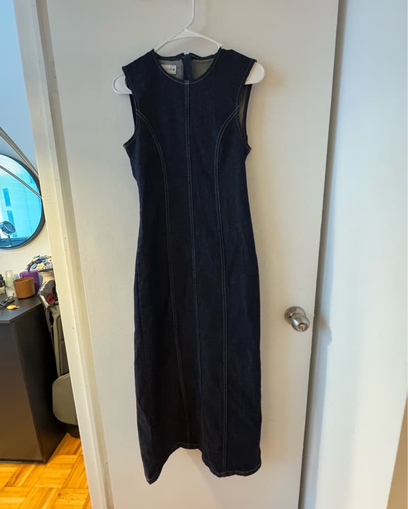 Sleek Midi Denim Dress - Image 2