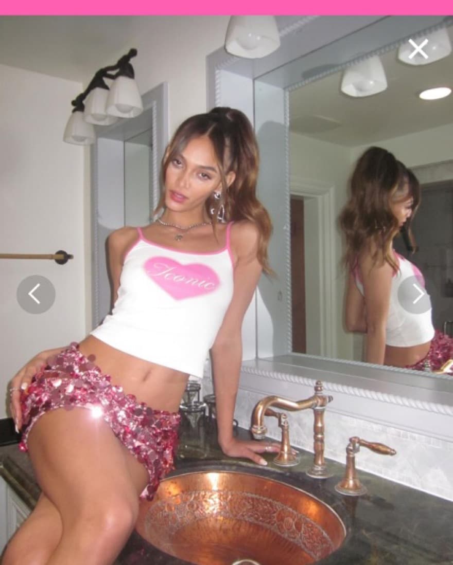 Pink sequin Mini Skirt - Image 5