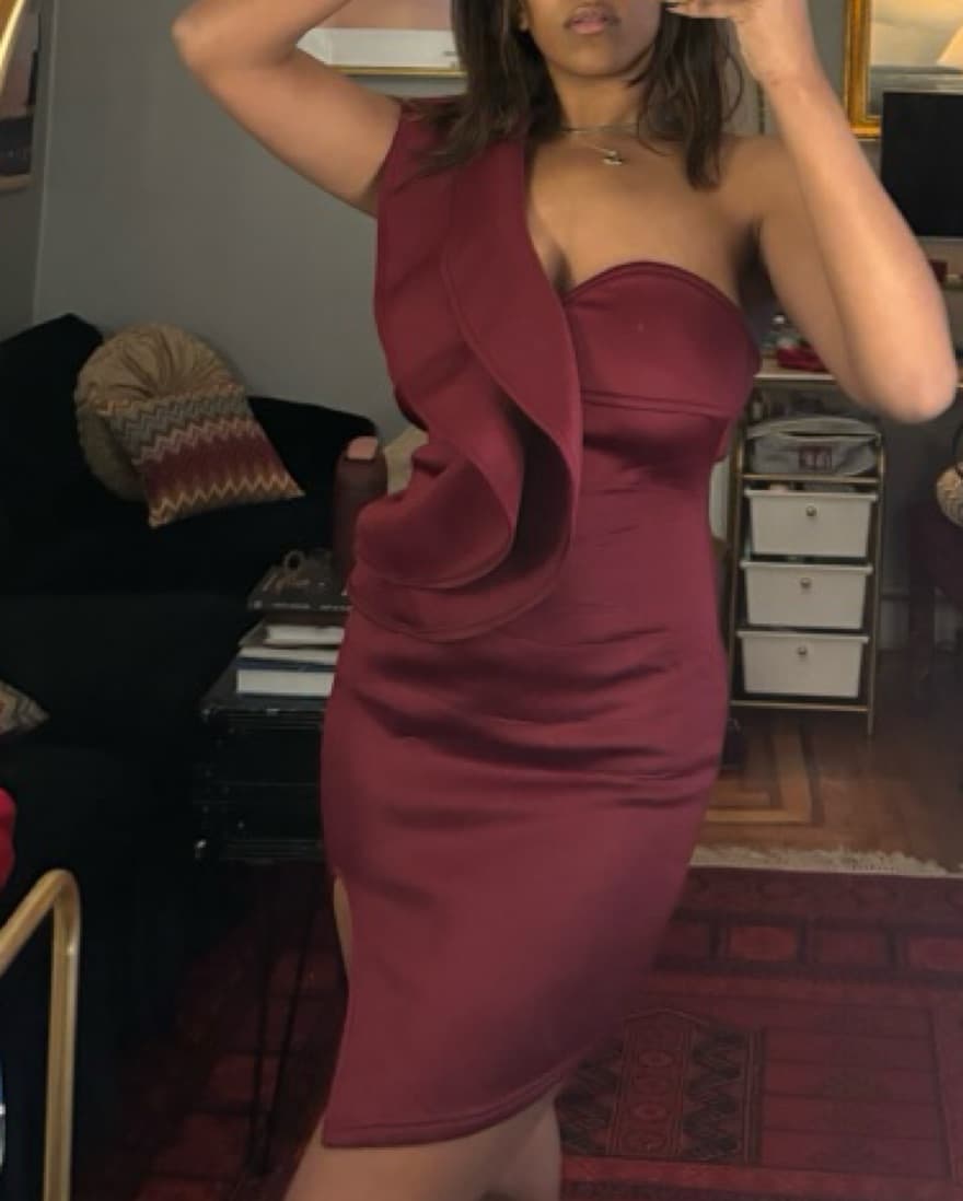 Sultry Burgundy One-Shoulder Dress - Image 3