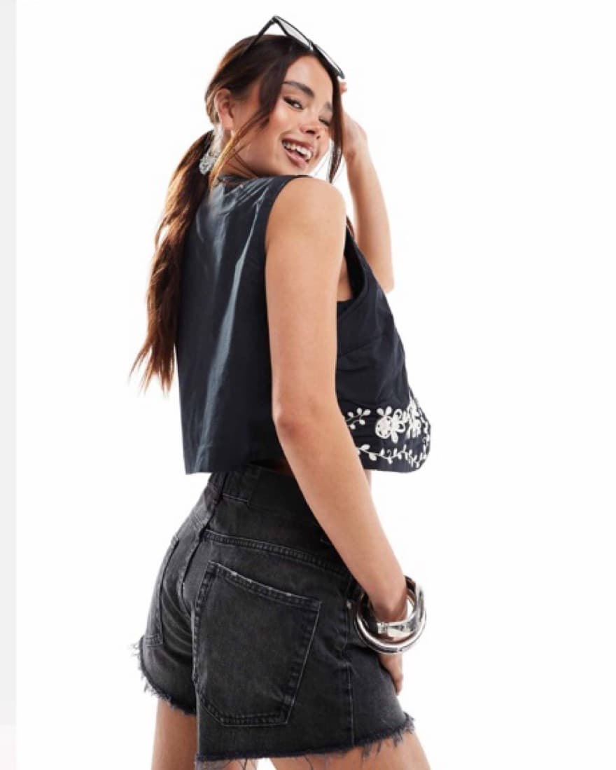 Stradivarius mini embroidery vest - Image 3