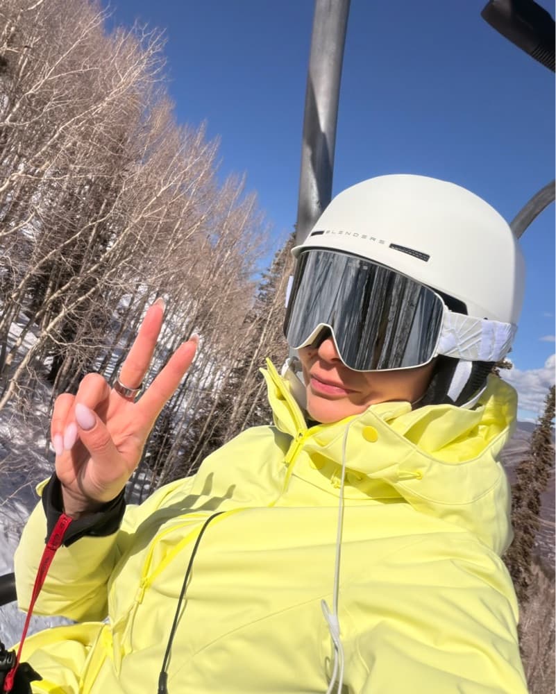 White Ski Goggles & Helmet - Image 1