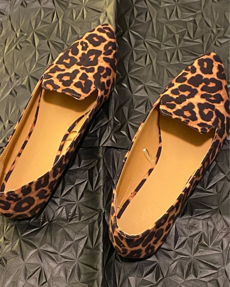 Chic Leopard Print Flats - Image 1