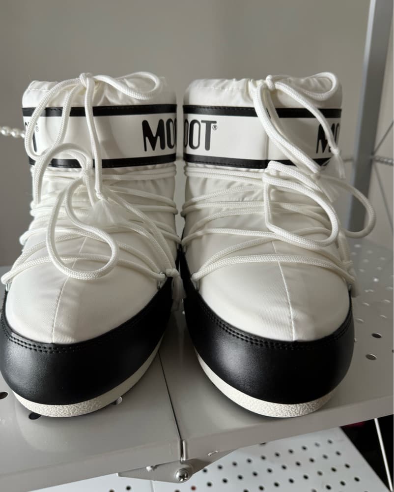 Moon Boot White Low Icon - Image 4