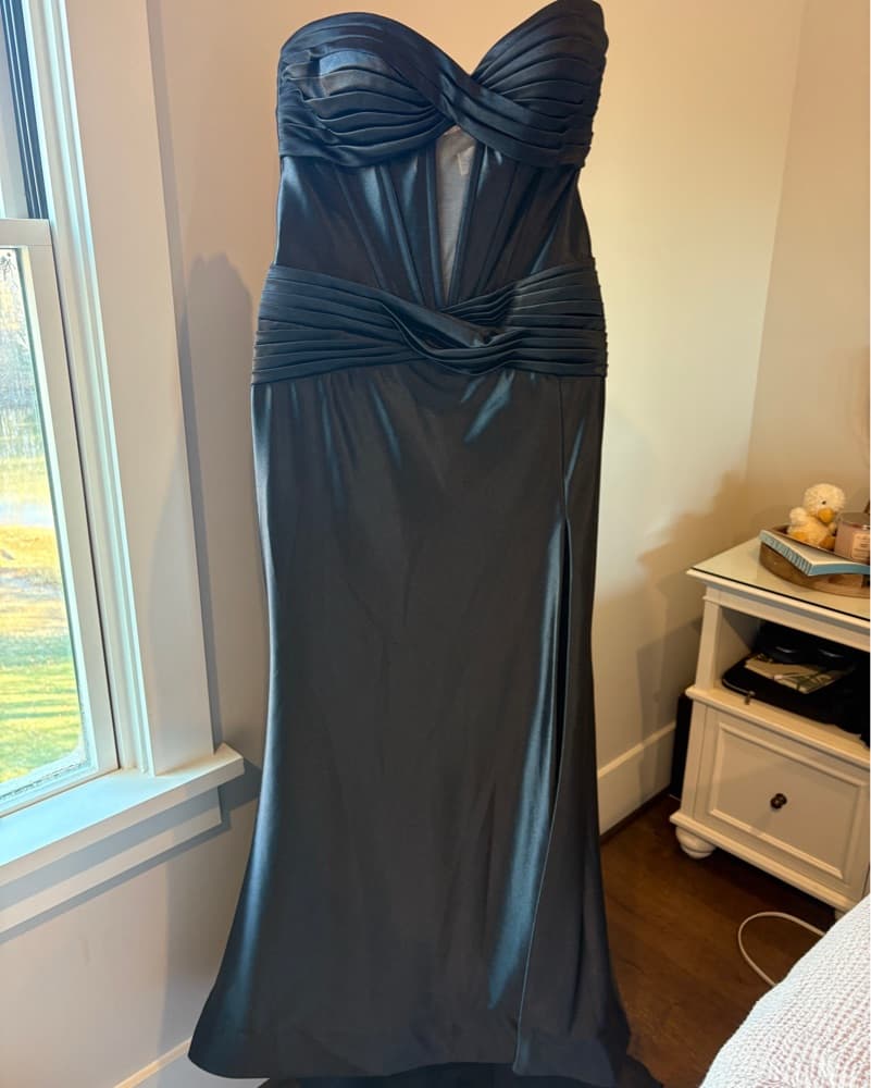 Stunning Sherri Hill Black Satin Dress  - Image 5