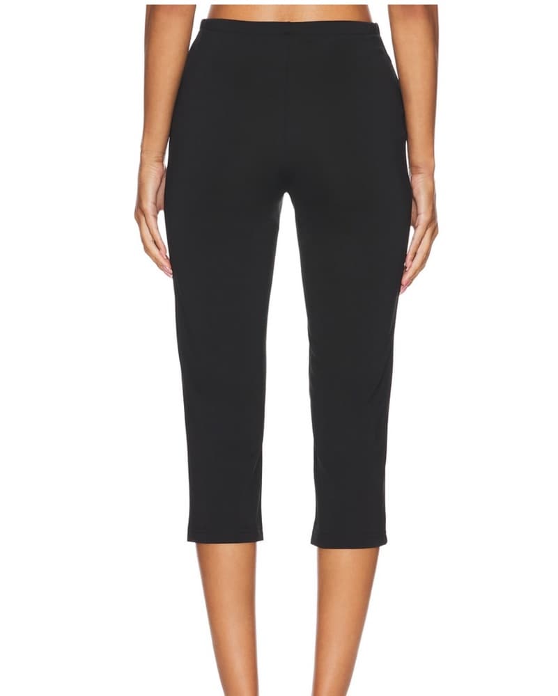 Revolve Capris Black - Image 2