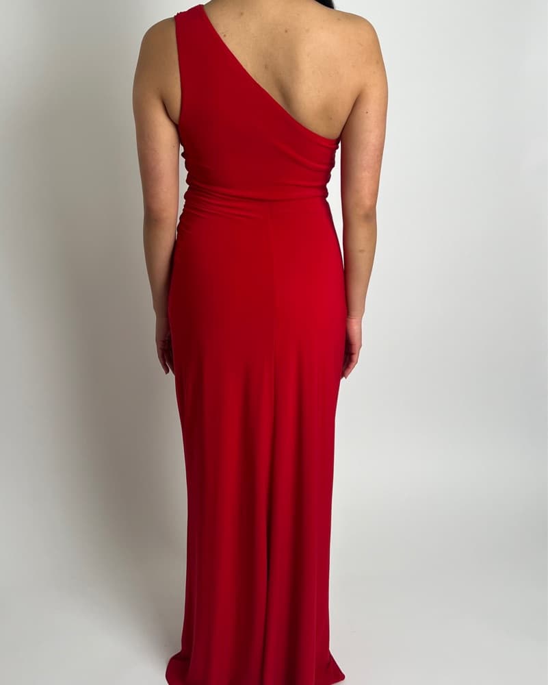 Sleek One-Shoulder Red Gown - Image 3