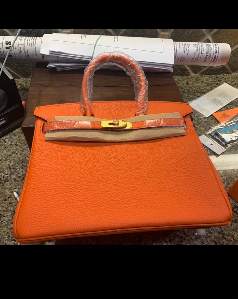 AUTHENTIC Vibrant Hermès Birkin Handbag - Image 1