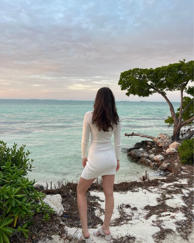 Elegant White Bodycon Dress - Image 2