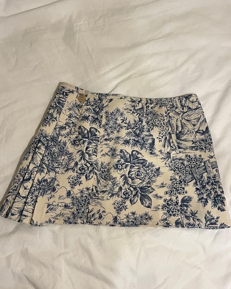 Matching skirt and top set - Image 6