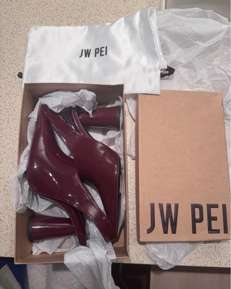Stunning burgundy patent leather pumps - Image 3