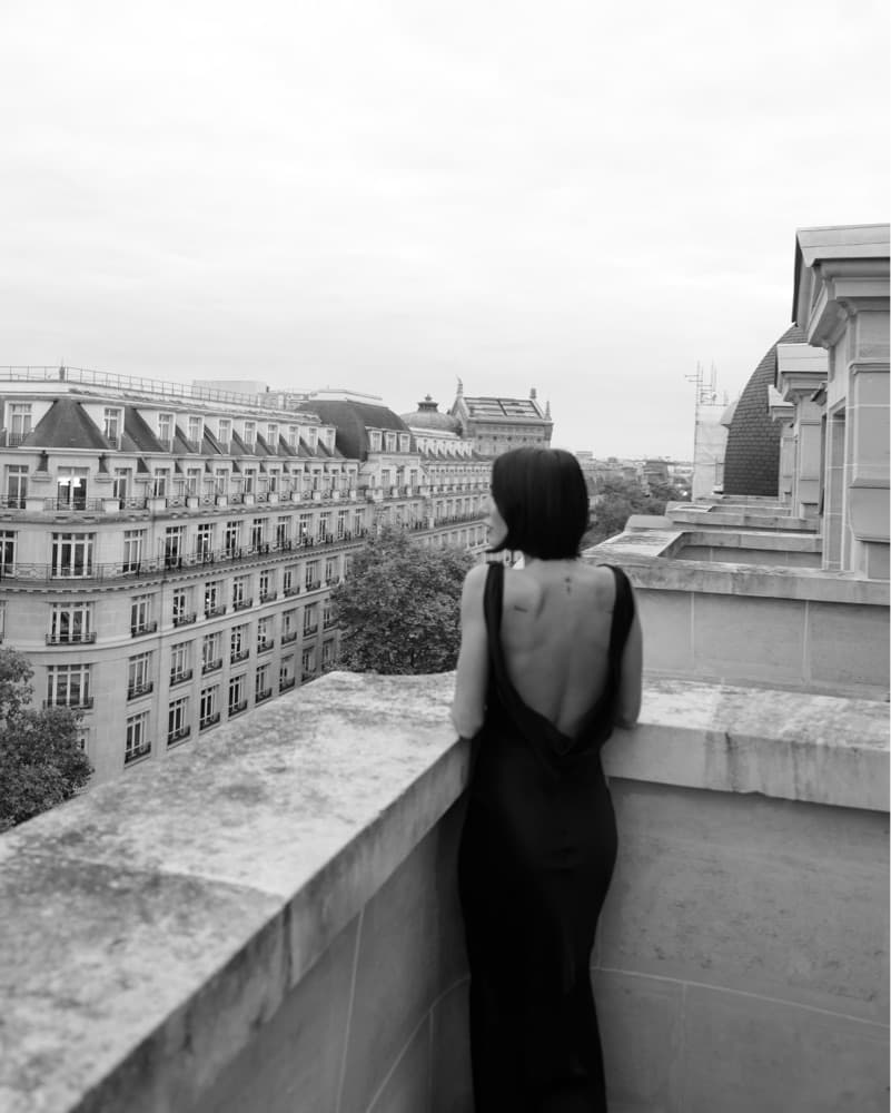 Elegant Backless Black Gown - Image 3