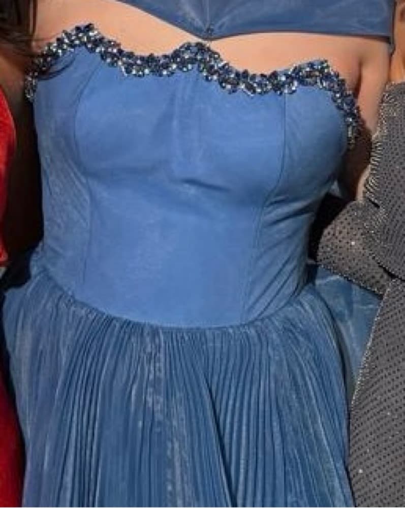 Captivating Pleated Gown in Elegant Teal - Image 3