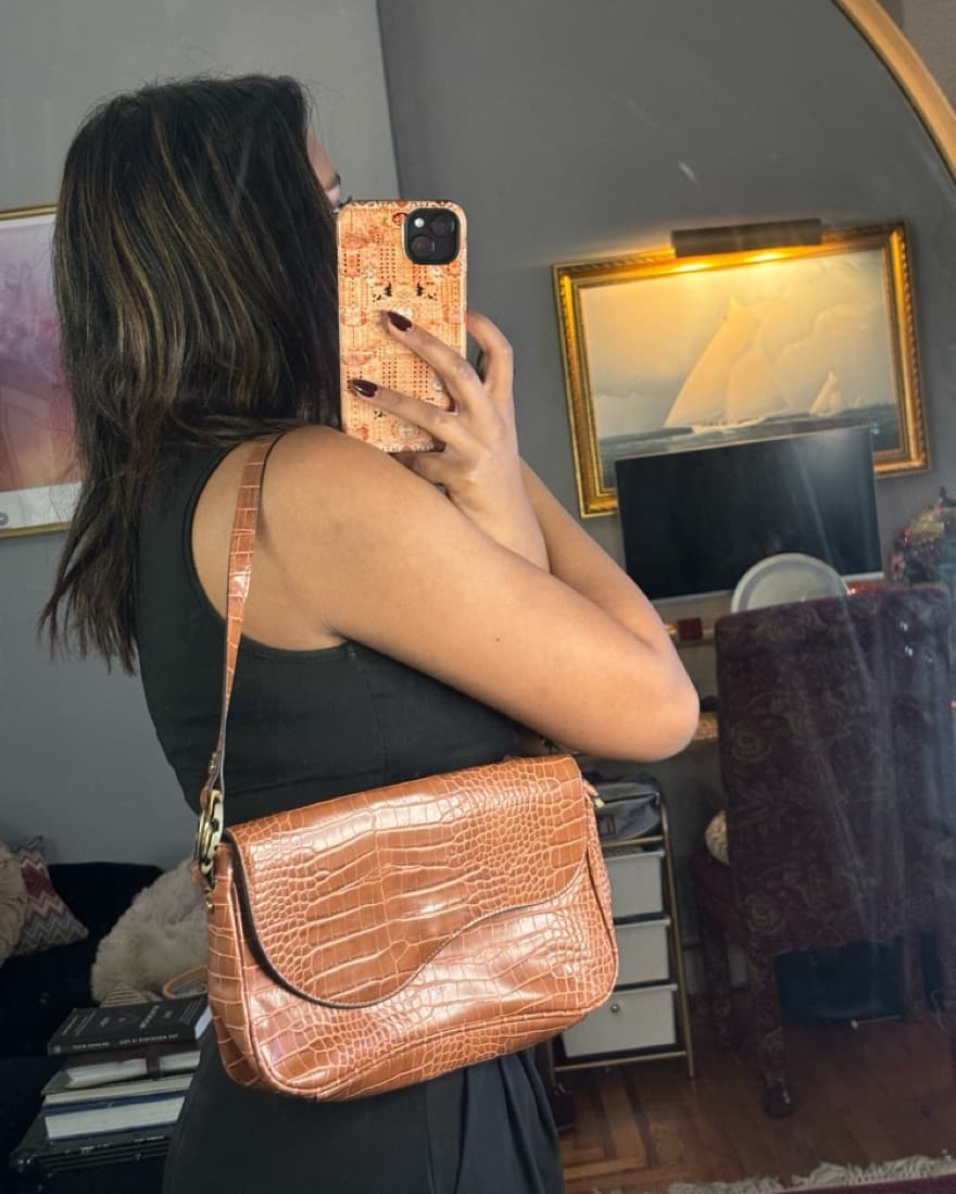 Chic Croc-Embossed Leather Shoulder Bag - Image 3
