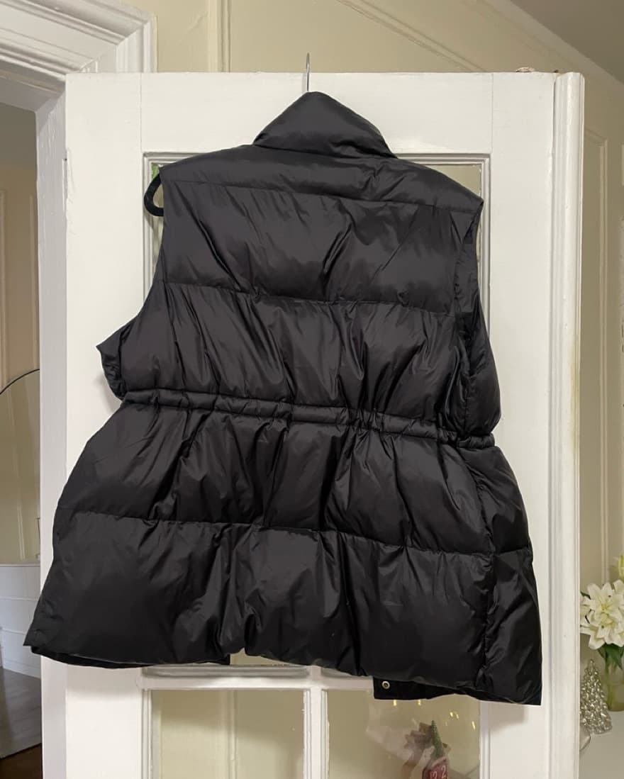 Chic Black Puffer Vest - Image 3