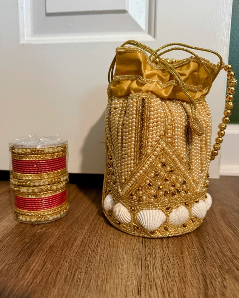 Beautiful Saree With Accessories - Image 3