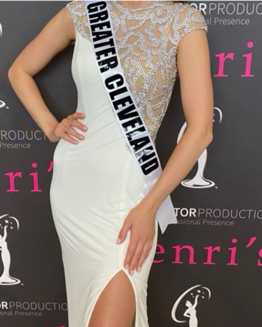 White Jovani Couture Gown Size 2 - Image 6