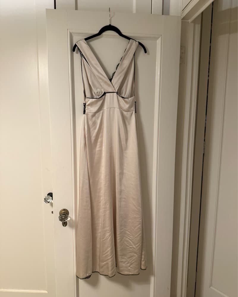 Few Moda Ivory Dress With Black Lace - Image 2