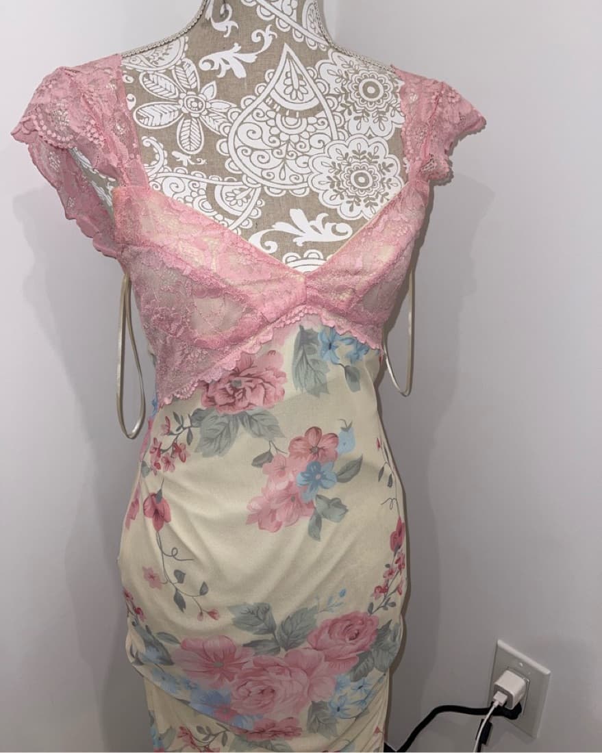 Floral Lace Maxi Dress - Image 3