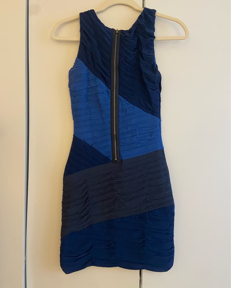 Elegant Blue Ruched Bodycon Dress - Image 2