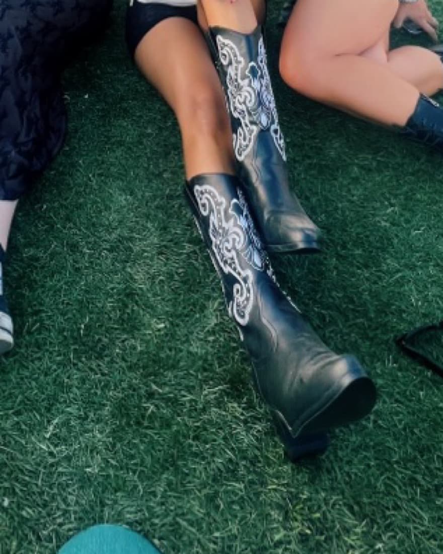 Black and white cowboy boots  - Image 2