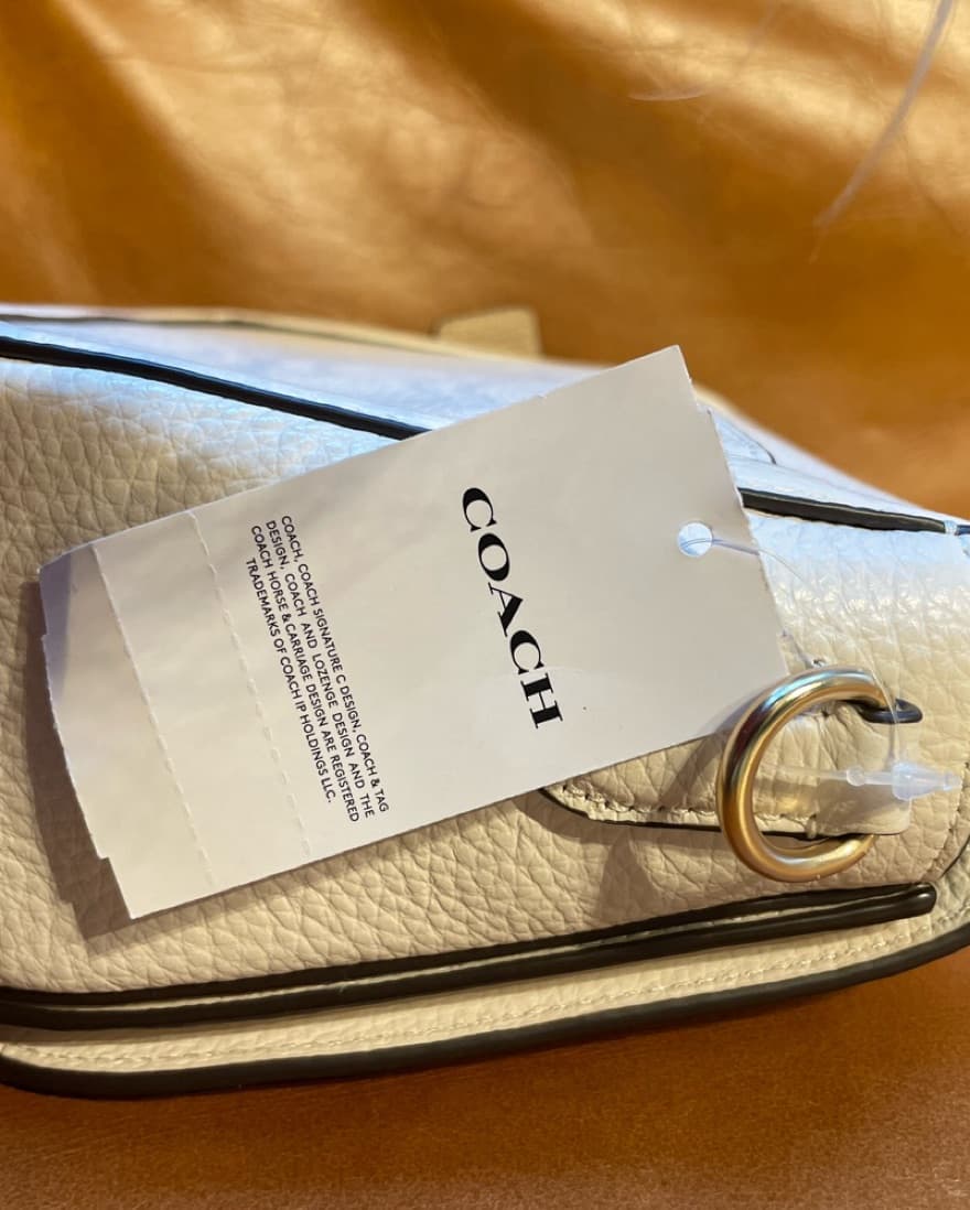 Chic White Leather Crossbody Bag - Image 5