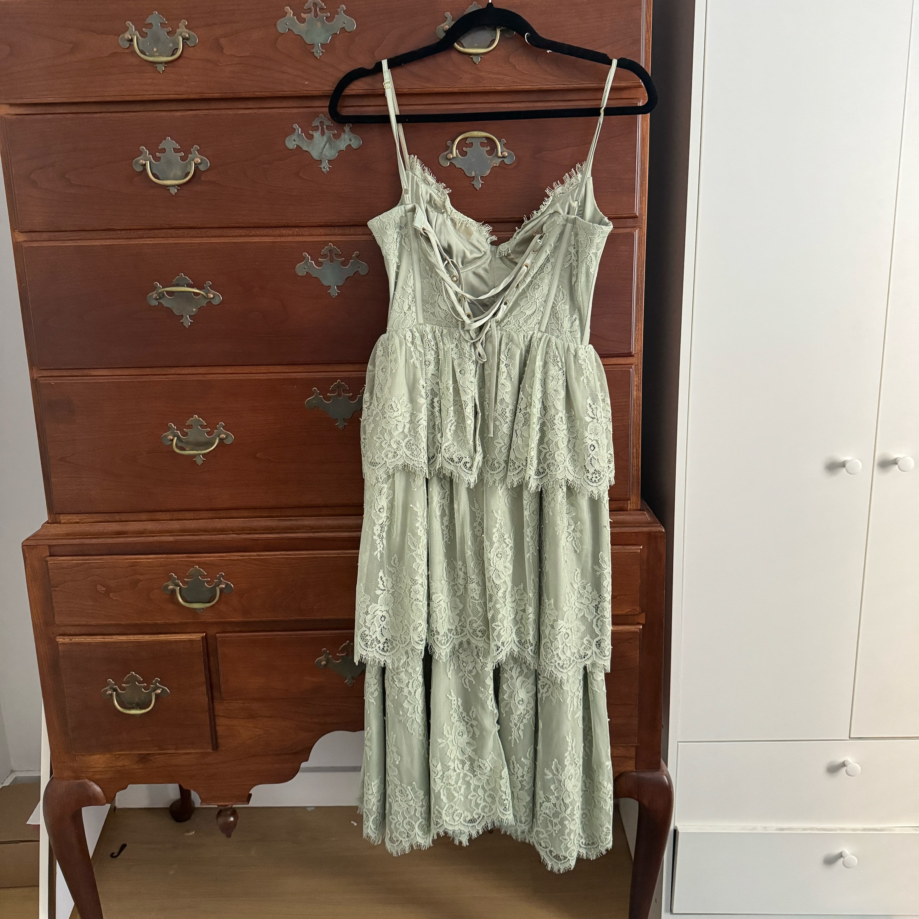 V chapman Lace Midi Dress - Image 2