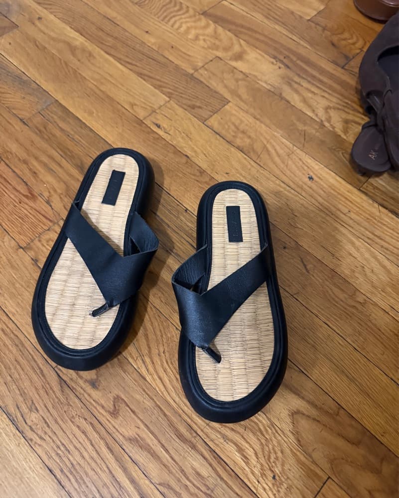 Elegant Bamboo Sandals - Image 2