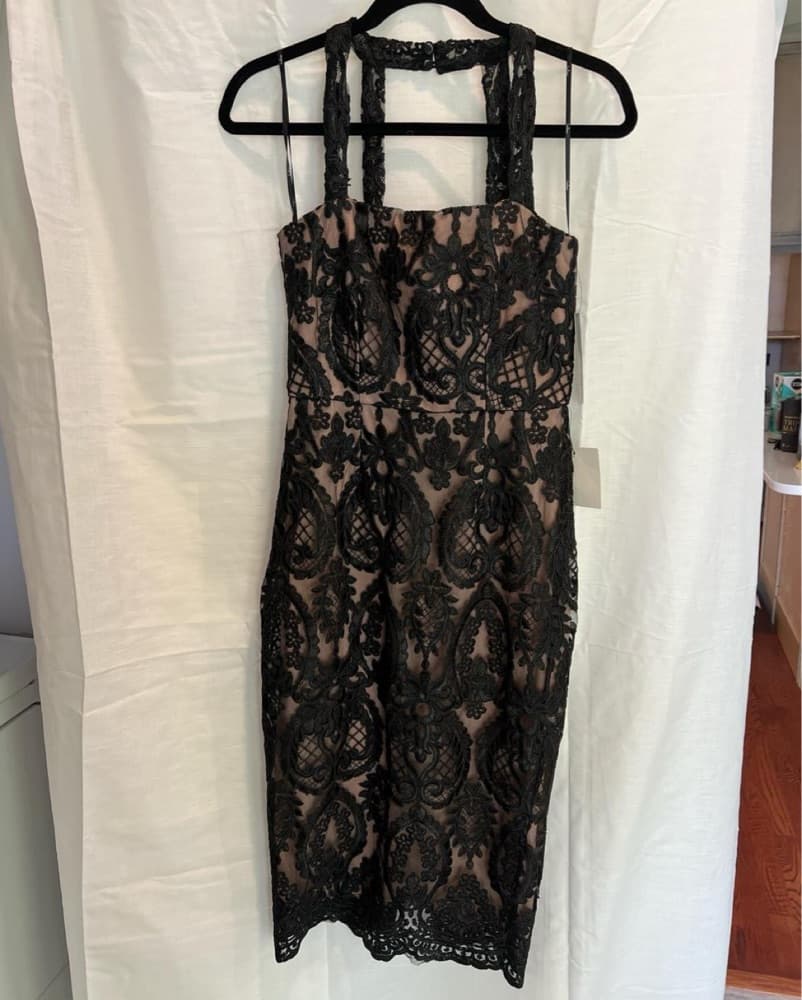 Elegant Floral Lace Midi Dress - Image 2