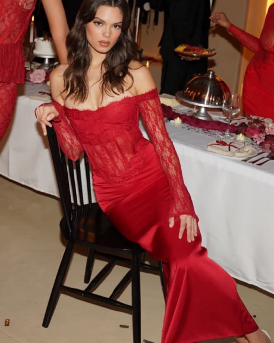 Miss Circle Nessa Red Lace Satin Corset - Image 5